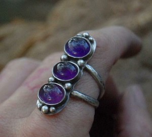 Améthyste violette naturelle Belle bague multi-pierres en argent sterling massif 925 Bijoux de déclaration ODM OEM pour grossiste - Product Image 1