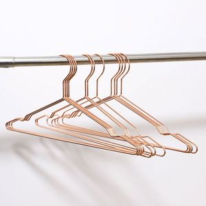 Cintres métalliques pour vêtements en or rose, personnalisés, en gros, pour adultes - Product Image 2
