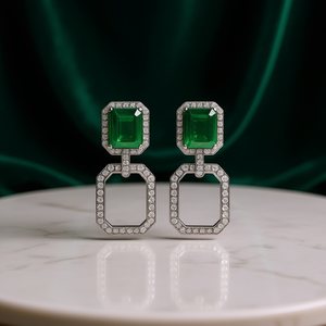 Pendientes Colgantes Bvlgari con Corte Esmeralda, Oro Blanco, Engaste de Diamantes en Bisel, Joyería Geométrica de Lujo para Mujer, Ideal para Fiestas - Product Image 2