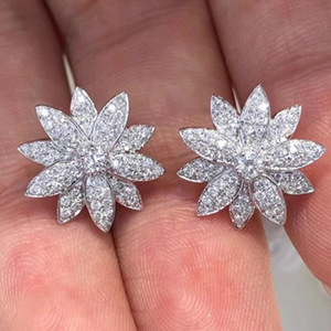 Set di gioielli floreali per donna, collana, orecchini, regalo per l'uso quotidiano - Product Image 1