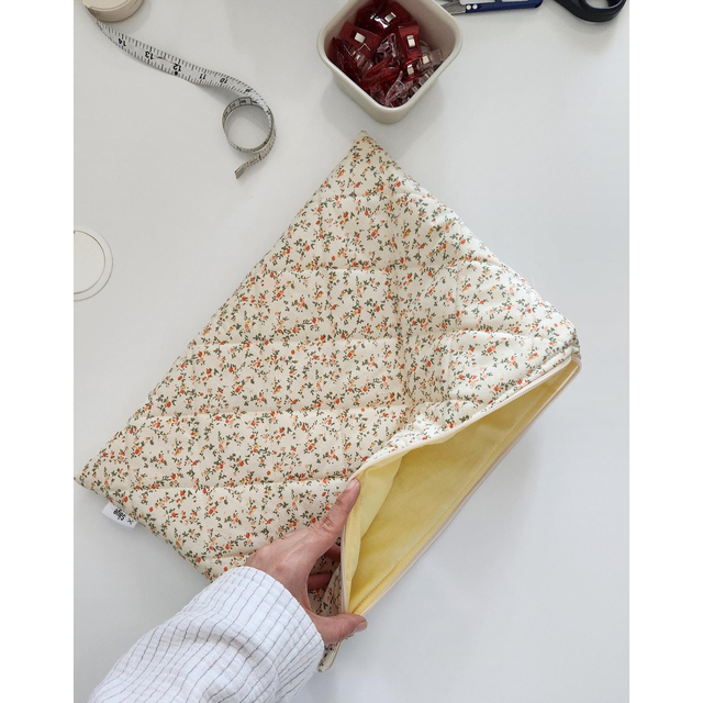 Vintage Floral Foldable Tablet Pouch Adjustable Custom Size Quilted Puffy Sleeve for Tablet and Outdoor Carrying