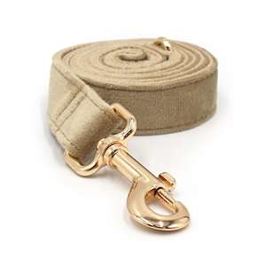 Nuevos productos 2024 Hebilla de aleación de zinc para correa de perro Collares y correas de perro personalizados Gancho de correa de terciopelo colorido para mascotas - Product Image 4