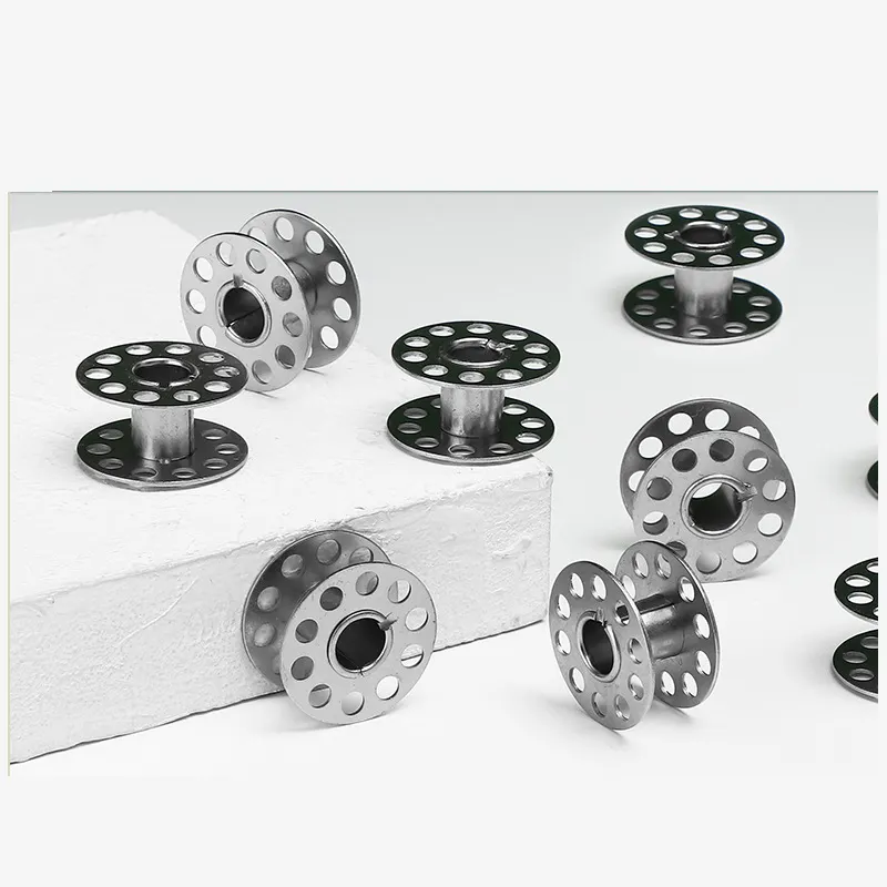 Pièces de machine à coudre de haute qualité boîtier de canettes en métal pour accessoires de machine à coudre domestique