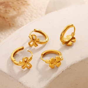 Pendientes Huggie de Aro Dorado con Diseño de Lazo, Acero Inoxidable, Joyería Pequeña y Moderna para la Oreja, Regalo para Ocasiones Especiales - Product Image 2