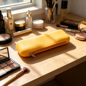 Nouveauté : Trousse de maquillage de voyage grande capacité, résistante à l'eau, en silicone écologique, avec logo personnalisé et fermeture éclair - Product Image 2