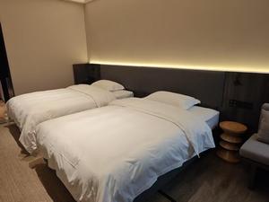 Ensemble de chambre d'hôtel moderne en bois Solutions complètes pour meubles de chambre à coucher d'appartement ou de villa - Product Image 5