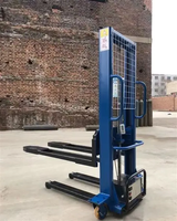 Chariot élévateur à palettes électrique neuf 4x4 à mât bi-étages, conduite debout, capacité de charge 1500 kg, levée maximale 6 mètres