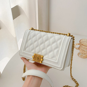<span class=keywords><strong>Sac</strong></span> bandoulière carré en PU matelassé pour femme avec broderie et chaîne, collection Printemps 2026, design rétro tendance - Product Image 4