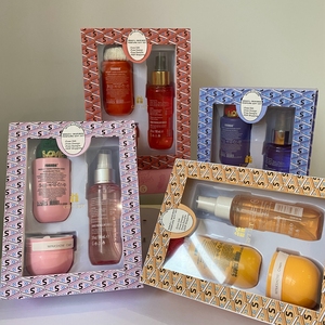 Kit de Viaje con Perfume en Spray de 90 ml + Crema Corporal de 50 ml + Gel de Ducha de 90 ml, Set de Regalo con Crema Corporal y Perfume en Spray - Product Image 1