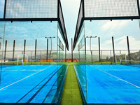 Équipement de terrain de padel professionnel SKYJADE 20x10m double court, structure en acier galvanisé, surface de jeu haute densité de 12 mm