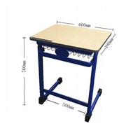 Ensemble de mobilier scolaire moderne : chaise et table d'école, bureau et chaise pour étudiants