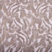 Tissu en maille de polyester personnalisé avec broderie de sequins et tulle pour robe de mode