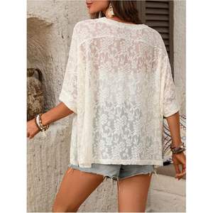 Top de malla floral personalizado para mujer, manga corta, cuello redondo, holgado, con aberturas, para vacaciones y festivales - Product Image 1