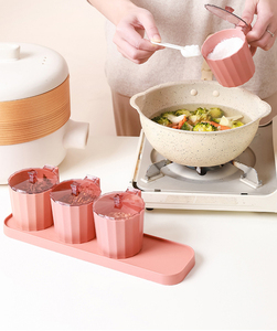 Vente en gros de pots à épices pour la cuisine à domicile D033-D034, 4 oz, en plastique carré avec cuillère - Product Image 6