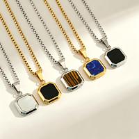 Collier pour homme avec pendentif carré en acier inoxydable robuste, orné de pierres blanches, noires et turquoise