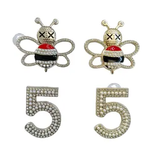 Sang Trọng Ngọc Trai Rhinestone Vàng Sliver Rhinestone Broches Bee Số 5 Pins Trâm Cài/Kim Loại Phụ Nữ Tên Trâm/Thư Trâm Pin