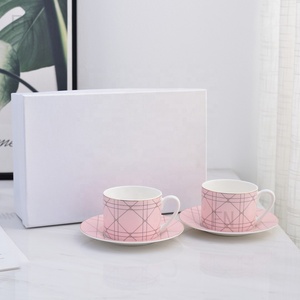 Taza y Platillo Doble de Porcelana Fina Estilo Europeo para el Té de la Tarde - Product Image 5