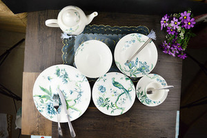 Achat fou d'un service de table en céramique à motif floral et d'oiseaux vert européen - Product Image 3