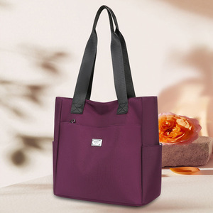Sac fourre-tout en tissu Oxford pour femme, grande capacité, résistant à l'eau, minimaliste, sac à bandoulière pour tous les jours, printemps 2025 - Product Image 3
