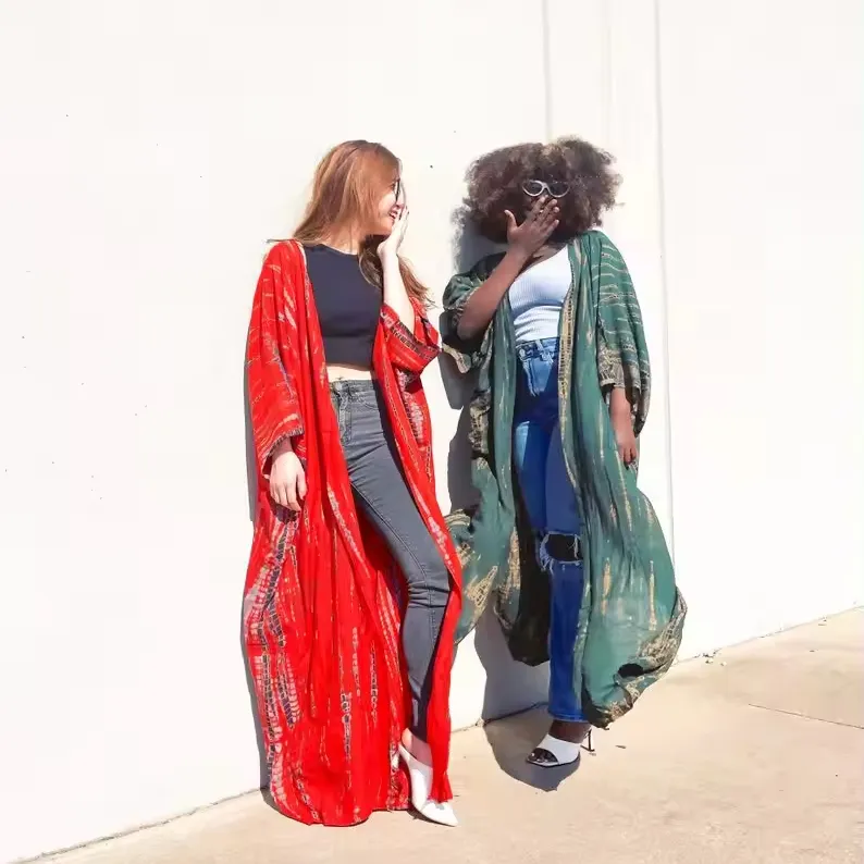 थोक और निर्माण नि:शुल्क आकार साटन किमोनो महिलाओं की स्लीपवियर ड्रेस दुल्हन की सहेलियों के वस्त्र नए मुद्रित साटन किमोनो वस्त्र