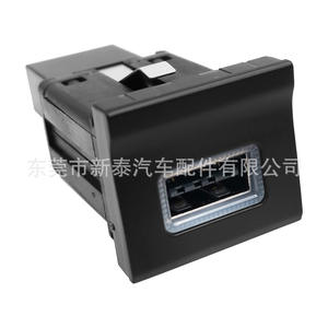 Cargador de Coche con Clip USB Tipo-C QC3.0 de Carga Rápida de 18W 12-24V para Modelos Sagitar y Polo de Volkswagen - Product Image 3