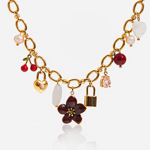 Collier à breloques florales avec perles et pendentifs en forme de cadenas, pour femme, à porter au quotidien - Product Image 1