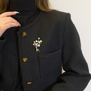 Broches de aleación chapados en oro con perlas de imitación a la moda, ramo de flores de diamantes de imitación, alfileres, hoja de trigo, regalo de fiesta de boda para mujer - Product Image 2