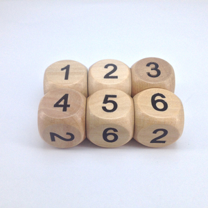 <span class=keywords><strong>Cube</strong></span> de <span class=keywords><strong>d</strong></span>és <span class=keywords><strong>en</strong></span> <span class=keywords><strong>bois</strong></span> naturel de 16mm pour les activités éducatives et <span class=keywords><strong>d</strong></span>'apprentissage des mathématiques pour enfants cadeau de fête de <span class=keywords><strong>d</strong></span>éveloppement précoce préscolaire - Product Image 1