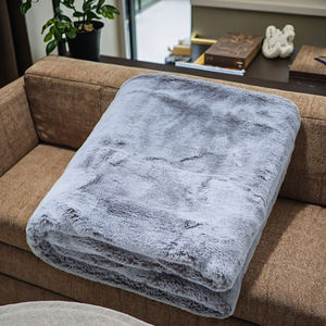 Selimut Lempar Bulu Palsu Lembut Hangat Profesional Ringan Selimut Tekstil Rumah Berbulu Halus dan Mewah Dapat Dipakai - Product Image 6