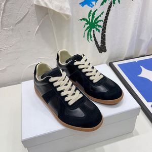 Chaussures de sport allemandes antidérapantes, légères, respirantes, unisexes, en cuir microfibre personnalisé pour hommes - Product Image 1