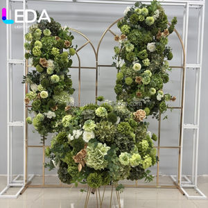 Camino de Mesa de Flores Artificiales LEDA, Color Verde Eucalipto con Rosas Blancas, Decoración para Mesa - Product Image 3