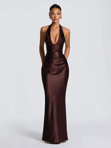 <span class=keywords><strong>Robe</strong></span> longue <span class=keywords><strong>de</strong></span> soirée sirène plissée et froncée en satin à col halter et <span class=keywords><strong>d</strong></span>écolleté plongeant <span class=keywords><strong>pour</strong></span> femme - Product Image 6