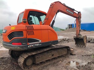 Excavatrice Doosan DX75-9C, couleur orange, sur chenilles, matériel de construction, équipement d'occasion, 7500 kg, certifiée, 0-2000 heures, Corée - Product Image 1