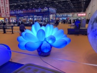 Modèle de fleur gonflable géant en nylon personnalisé avec ventilateur intégré / Ballon publicitaire pour événements de bar