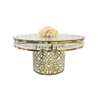 Table ronde élégante et luxueuse en verre, cristal et acier inoxydable, idéale pour les mariages, pour hôtels et restaurants.
