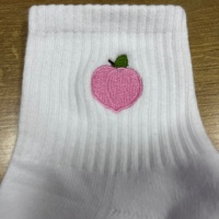 Nouveau Style femmes coton Grip chaussettes respirant brodé Yoga Gym chaussettes Logo personnalisé anti-dérapant conception antidérapante chaussettes mignonnes