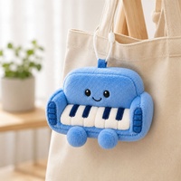 Porte-clés en peluche piano mignon personnalisé, jouet en peluche doux en forme de canapé, breloque de sac, cadeau musical, service de fabrication OEM ODM