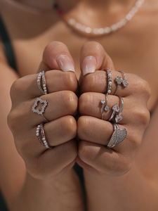 Set di Anelli da Donna Regolabili Placcati Oro 18K PVD Anti-Appannamento con Zirconi e Perle, Anelli Aperti alla Moda per Matrimonio e Fidanzamento - Product Image 4