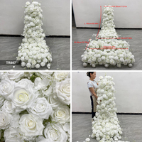Guirnalda floral artificial blanca completa con rosas y paniculata para decoración de bodas, escenarios, despedidas de soltera y eventos.