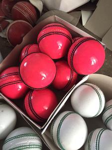Rouge/blanc cuir COACHING 'A' CRICKET BALL JUNIORS 135GM - Product Image 2
