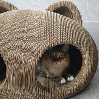 Mobilier griffoir pour chat robuste en carton ondulé couleur naturelle, en forme de tête de chat de dessin animé mignon, servant également de maison pour chat
