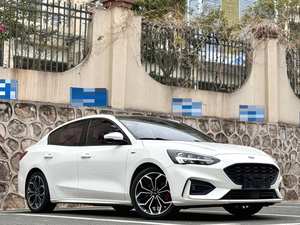 <span class=keywords><strong>Ford</strong></span> <span class=keywords><strong>Focus</strong></span> <span class=keywords><strong>1</strong></span>.5T 2011-2026, conduite à gauche, essence, sièges en cuir, intérieur foncé, berline - Product Image 3