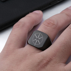 Bague pour homme en acier inoxydable 18 mm carrée avec motif étoile gravé au laser, bijou à porter au quotidien - Product Image 2