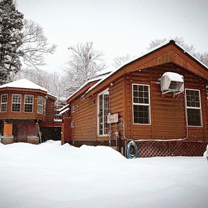 Cabaña/<span class=keywords><strong>Chalet</strong></span>/Hostal de Madera Moderna Hecha a Medida con Fácil Instalación para Uso como Cochera - Product Image 1