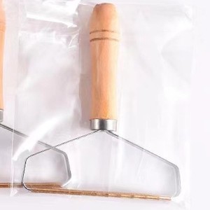 Removedor de Pelusas Manual de Madera para TikTok - Suave para Ropa de Lana, No Daña las Telas, Herramienta de Limpieza en Seco de Doble Cara - Product Image 6