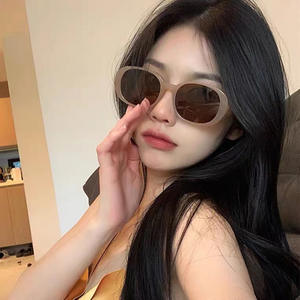 Gafas de sol retro marrones para mujer, montura de PC, montura completa, protección UV400, clase 2, lentes de sol aptas para rostros redondos - Product Image 4