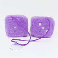 Dés flous en peluche personnalisés de qualité supérieure ornement suspendu pour voiture décoration de rétroviseur en peluche douce cadeau en peluche personnalisé