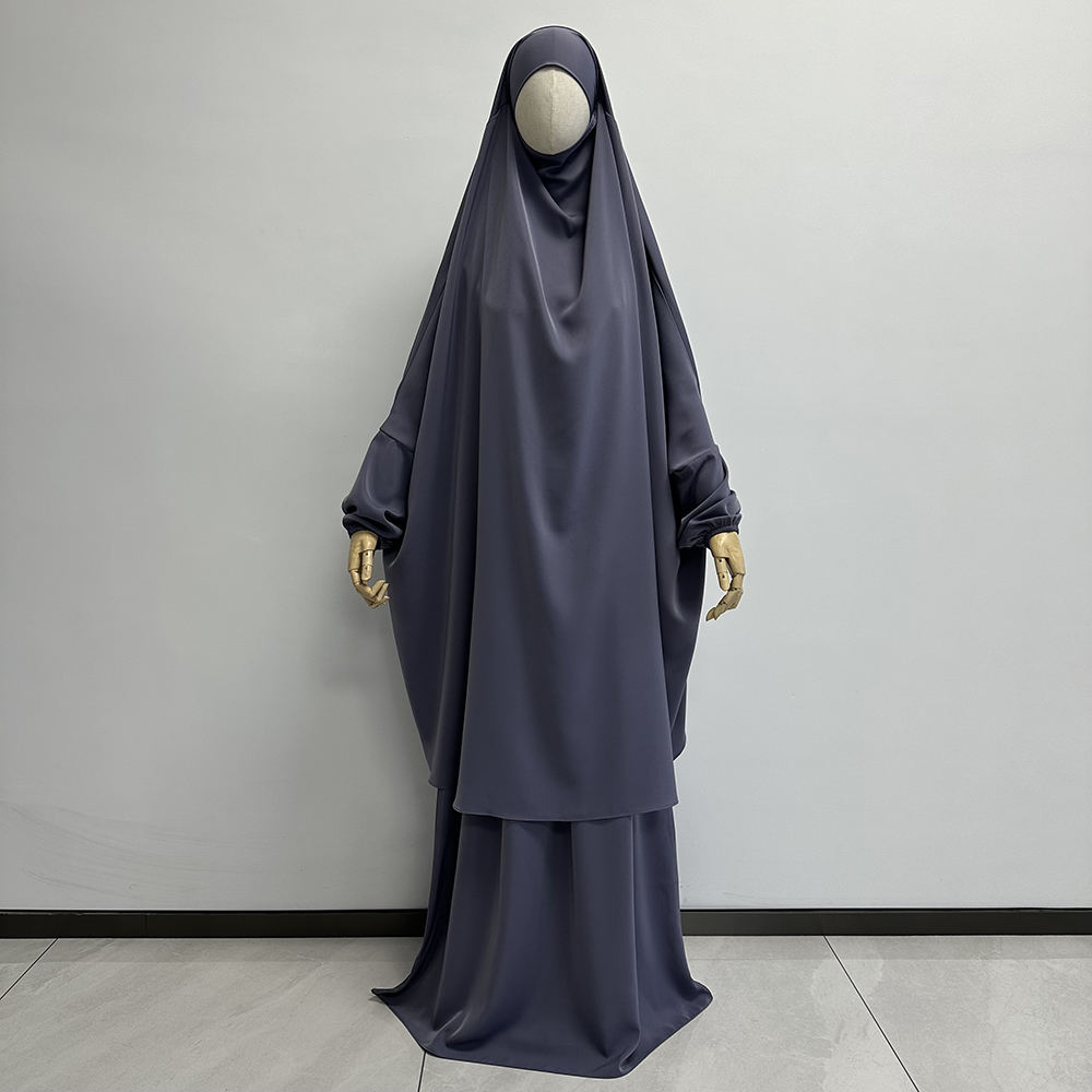 สีเทาเข้ม