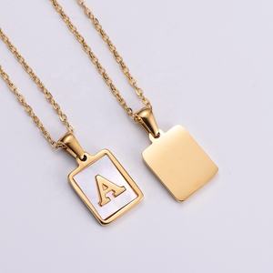 14K 18Kゴールドステンレス鋼文字A-Z初期ネックレス正方形女性白長方形シェルアルファベット26英語ペンダントネックレス - Product Image 4