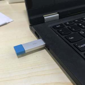 แพ็คเกจขายปลีก USB สำหรับ Windows 10/11 Professional พร้อมสติกเกอร์ COA ภาษาอังกฤษ  รหัสเปิดใช้งาน Windows 10 <span class=keywords><strong>Pro</strong></span> และ Windows 11 Home และการปรับแต่งระบบผ่าน USB - Product Image 1